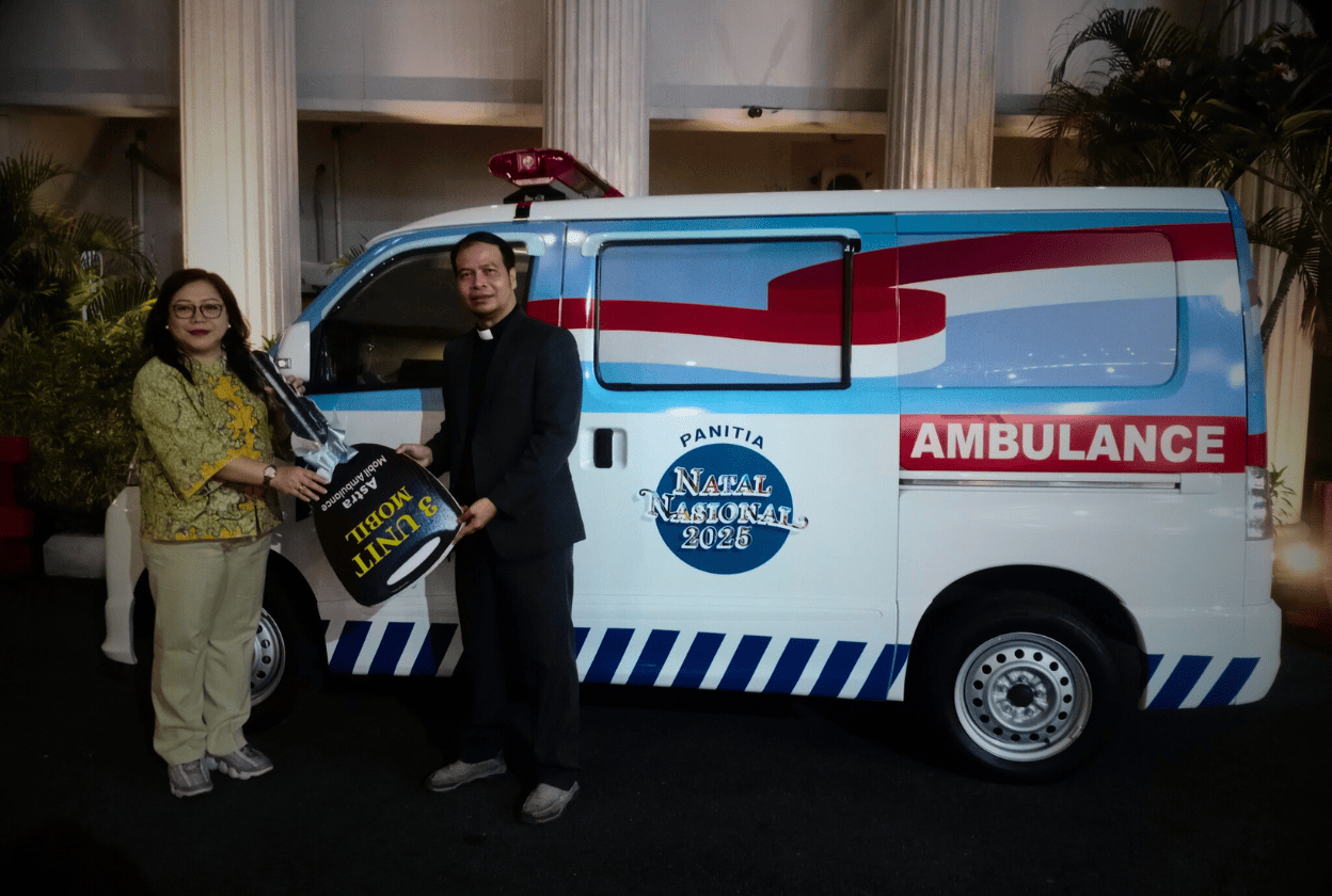 Penyerahan Ambulance dari Pan. Natal Nasional ke PGIW Kalbar